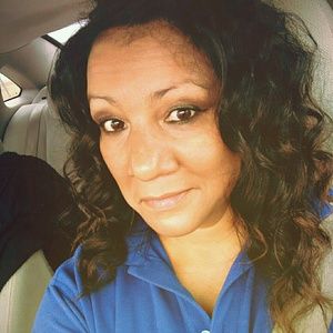 Meet your Posher, Dina